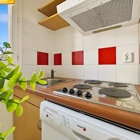 Avec Terrasse, Piscine Et Ping-pong Lejlighed