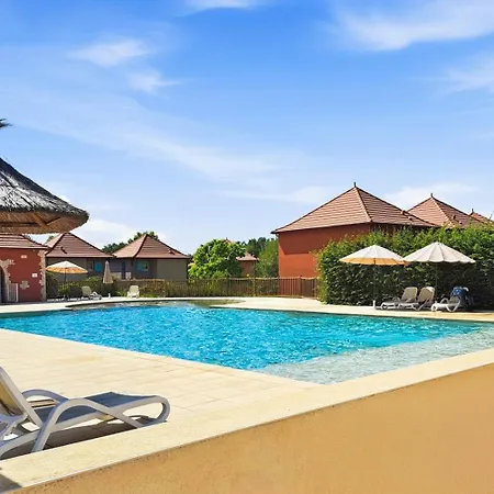 Avec Terrasse, Piscine Et Ping-pong アパート *
