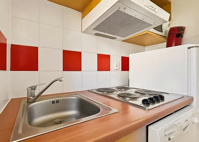 Avec Terrasse, Piscine Et Ping-pong *