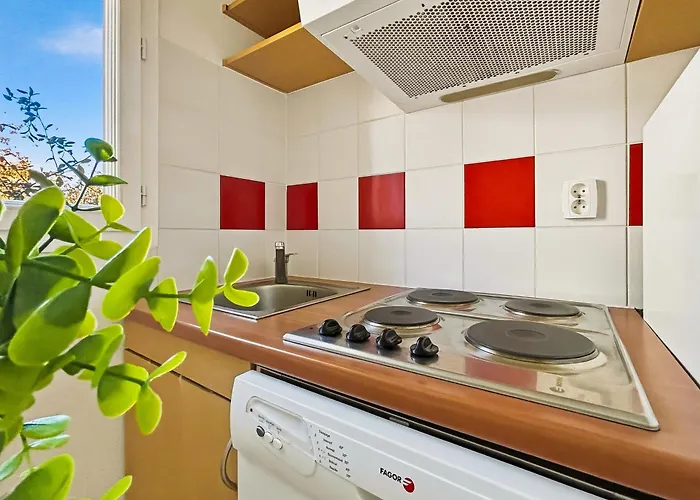 Avec Terrasse, Piscine Et Ping-pong Appartement