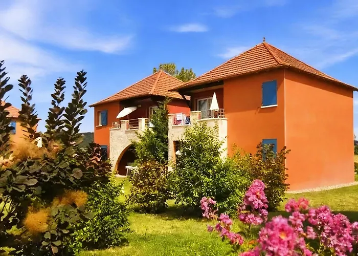 Appartement Avec Terrasse, Piscine Et Ping-pong Prayssac