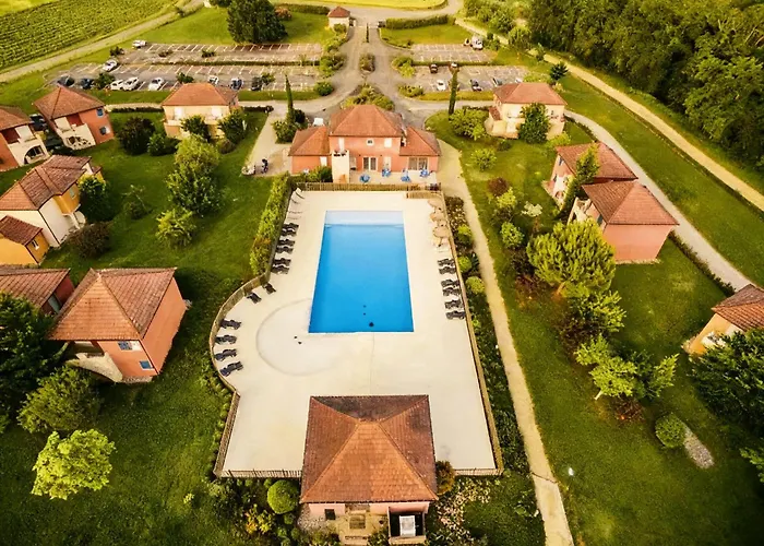 Avec Terrasse, Piscine Et Ping-pong *