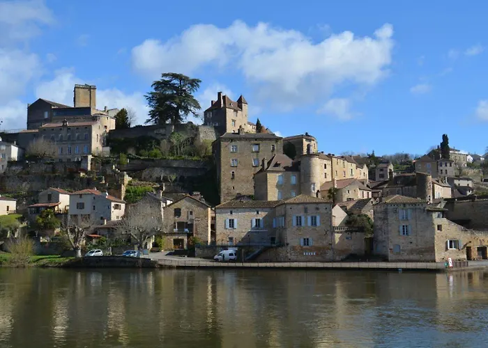Appartement Avec Terrasse, Piscine Et Ping-pong Prayssac